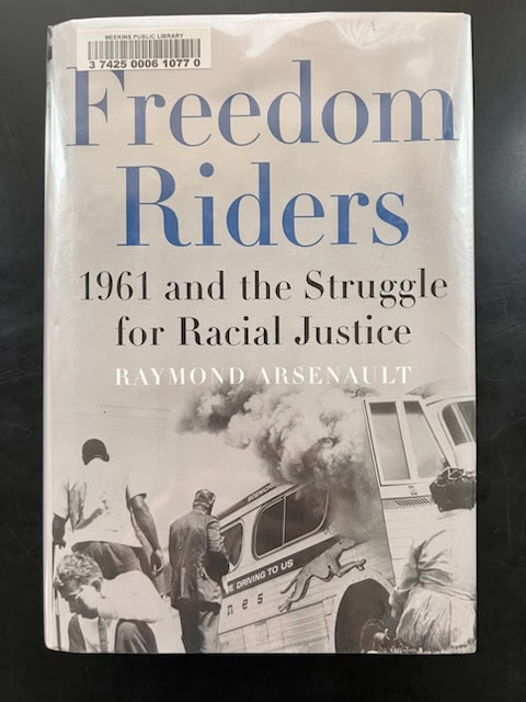cover of the book "freedom riders: 1961 and the struggle for racial justice" by raymond arsenault, featuring a photo of people near a burning bus.